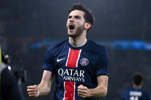 971047