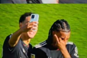 1038307